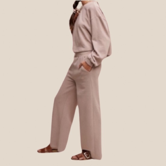 New in Knit Cropped Sweatshirt Top and Wide Leg Pants Athleisure Lounge Set - Picture 4 of 7